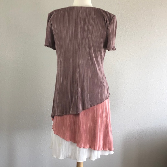 3/$15 Vintage crepe layered shift dress in neutral - Picture 4 of 6